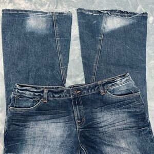 Bisou women’s denim blue jeans size 12 
Fashion statement